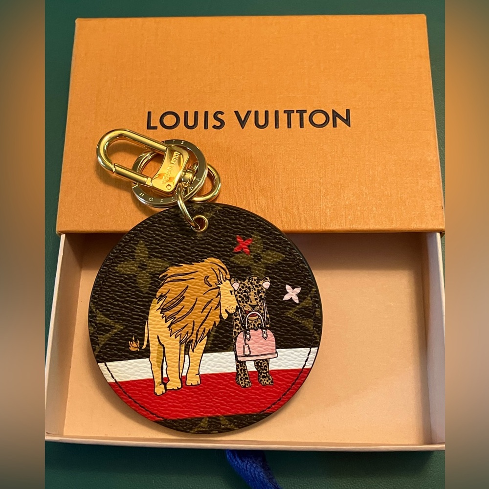 Louis Vuitton Limited Edition Lion Leopard Cheetah Key Holder Bag Charm NIB
